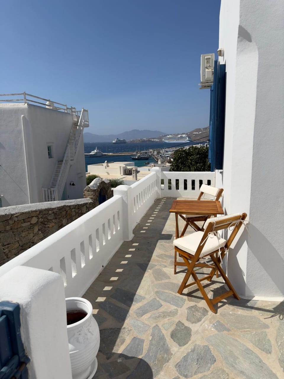 Property building, Balcony/Terrace, Sea view