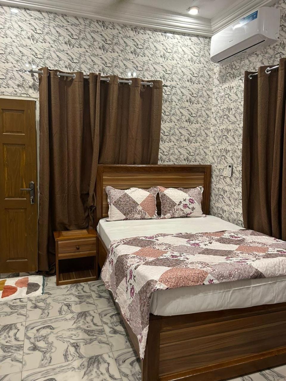 Bedroom, wardrobe, air conditioner