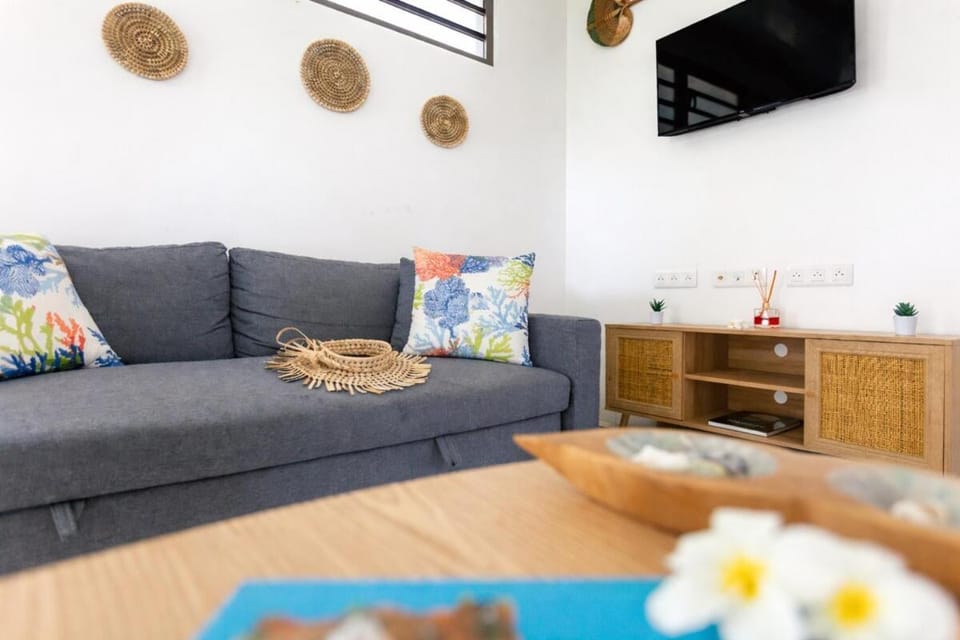 TV and multimedia, Living room, Seating area, cot, internet