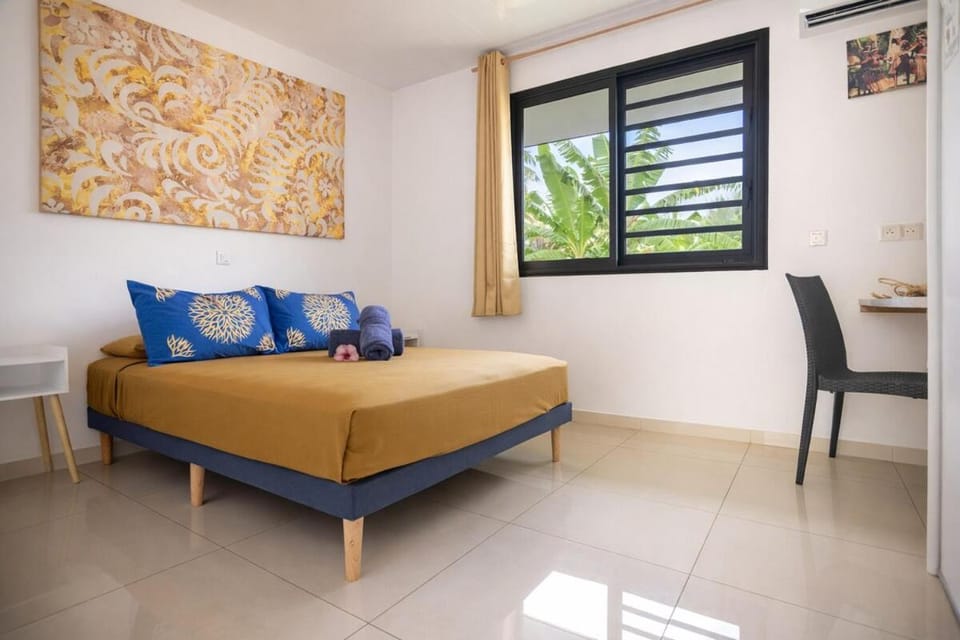 Bed, Photo of the whole room, Seating area, Bedroom, internet, storage, wardrobe, air conditioner