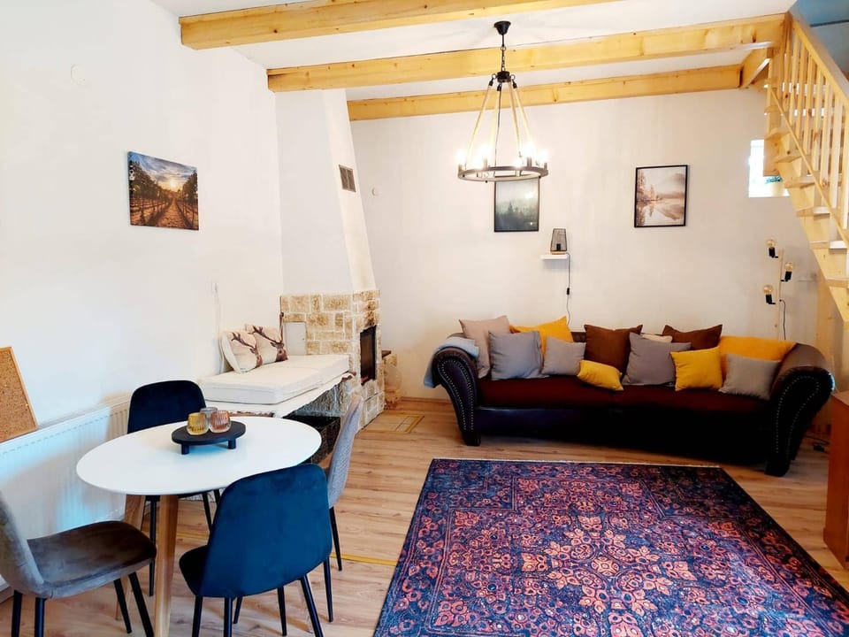 Living room, Photo of the whole room, Seating area, Dining area