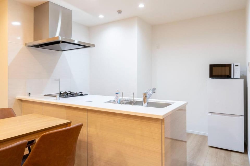 Kitchen or kitchenette, microwave, stove