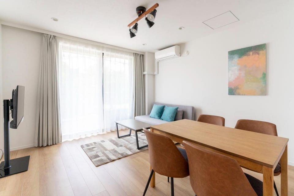 TV and multimedia, Living room, Seating area, Dining area, air conditioner