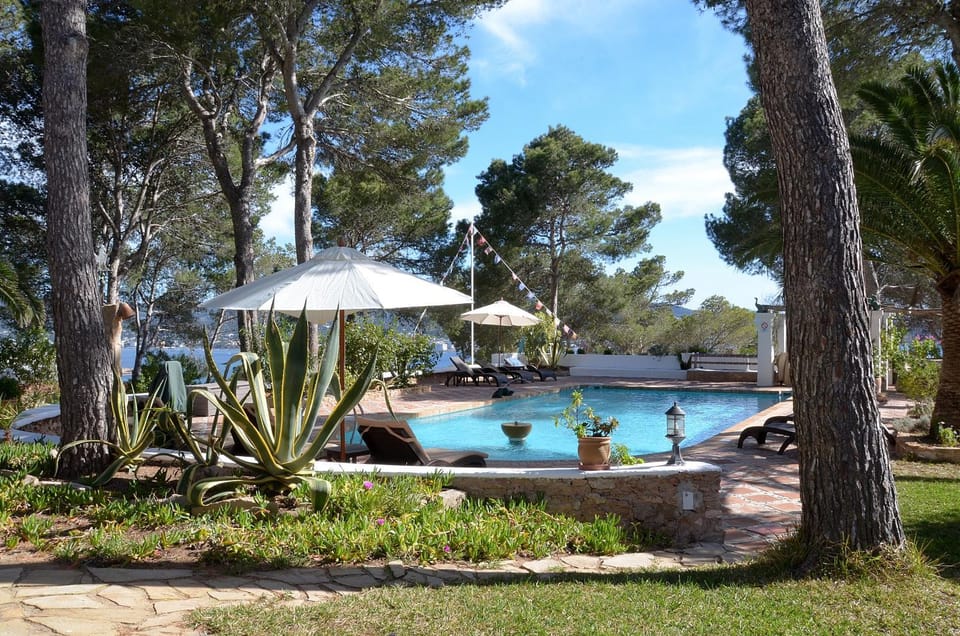 Day, Swimming pool