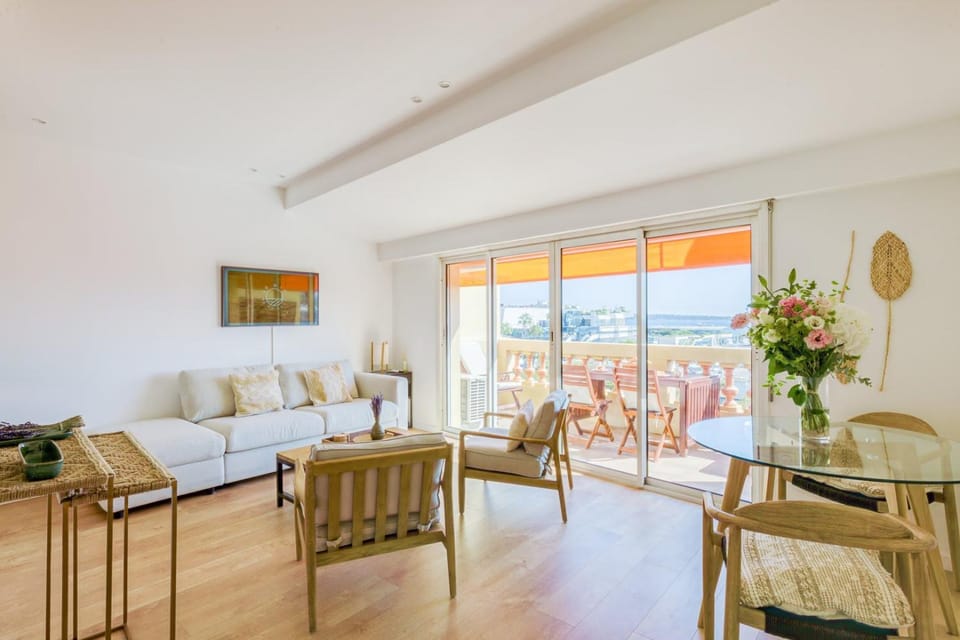 View (from property/room), Balcony/Terrace, Living room, Photo of the whole room, Dining area