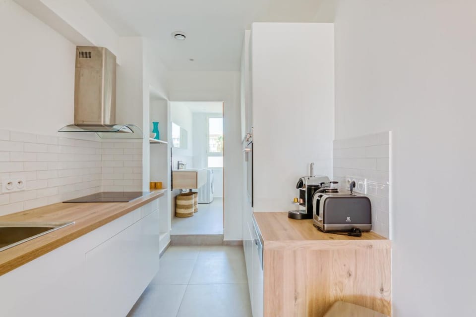 Coffee/tea facilities, Kitchen or kitchenette, stove, toaster