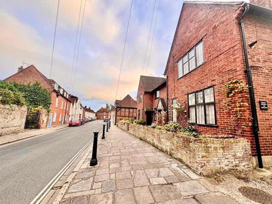 Central Chichester Sanctuary Apartment in Chichester