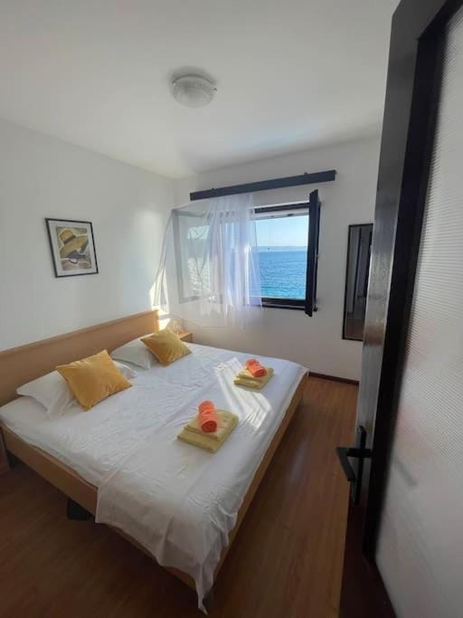 Beachfront Villa with pool - MyWay Villa in Okrug Gornji