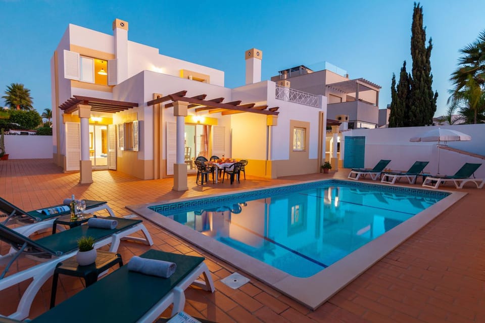Property building, Pool view, Swimming pool, sunbed
