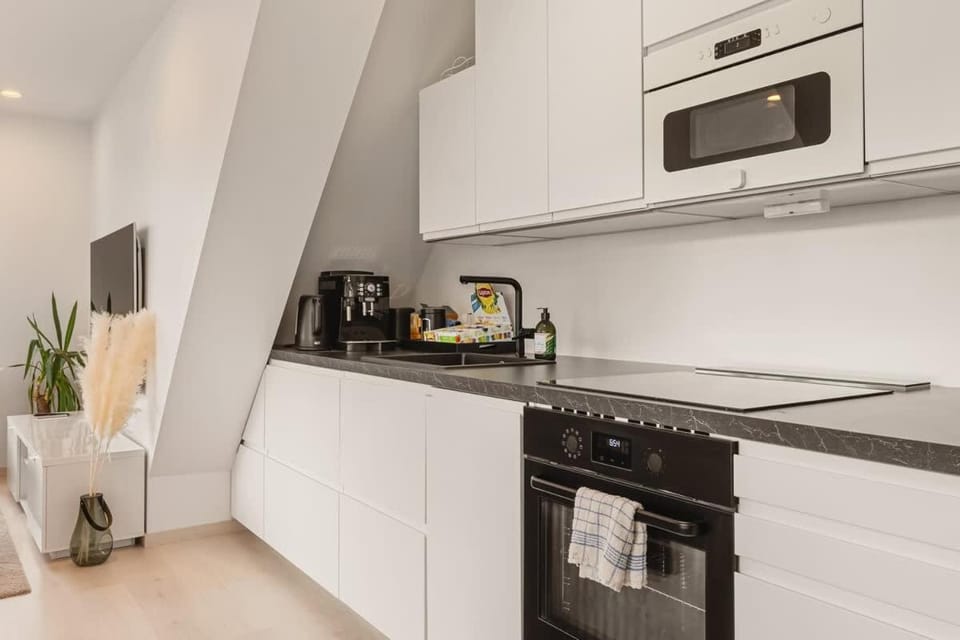 Coffee/tea facilities, Kitchen or kitchenette, oven, stove, toaster