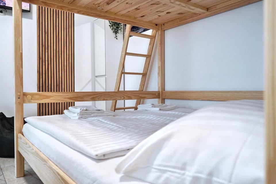 Bed, Photo of the whole room, Banquet/Function facilities, Bedroom, Area and facilities, bunk bed, towels