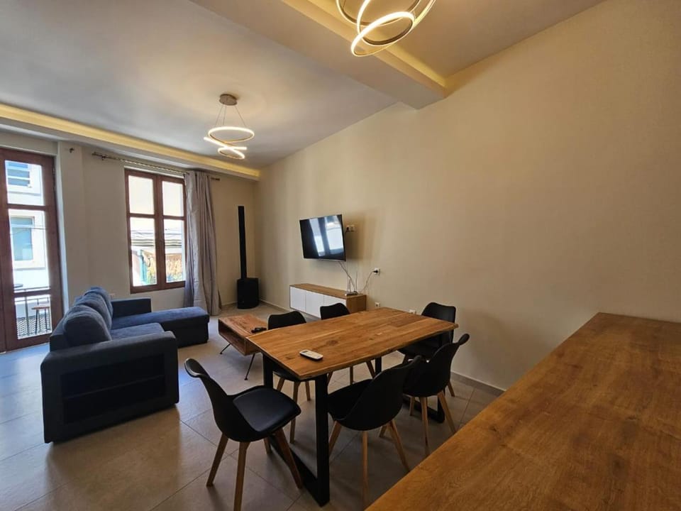 TV and multimedia, Dining area