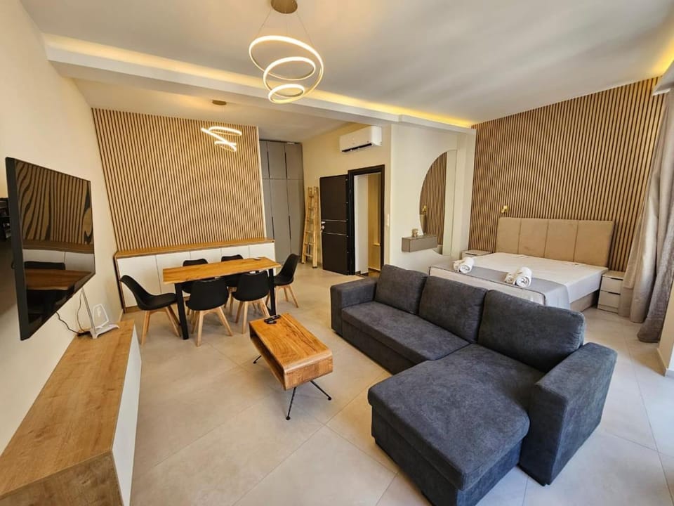 Bed, Dining area, Bedroom