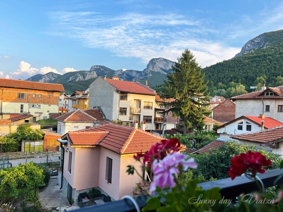 Day, Natural landscape, Balcony/Terrace, City view, Mountain view