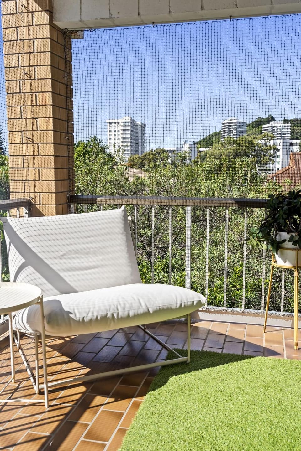 Salty Sea Breeze Burleigh Beachside Escape Apartment in Burleigh Heads