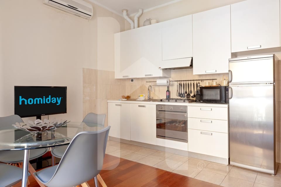 Kitchen or kitchenette, Dining area, oven