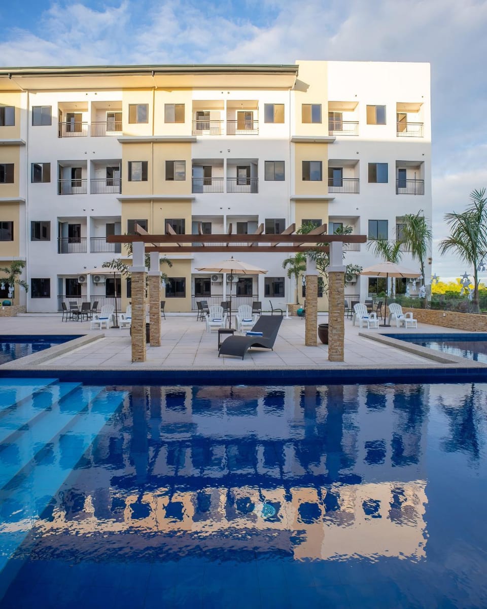 Property building, Day, Pool view, Swimming pool, sunbed