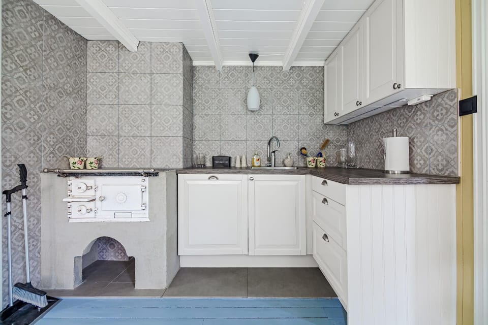 Kitchen or kitchenette, dishwasher, kitchen