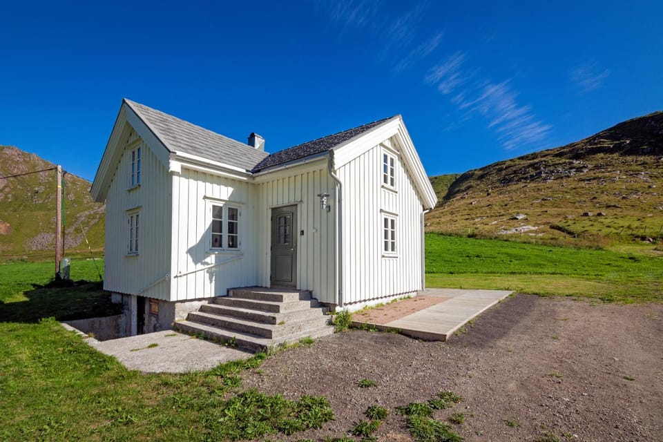Property building, Balcony/Terrace, Mountain view