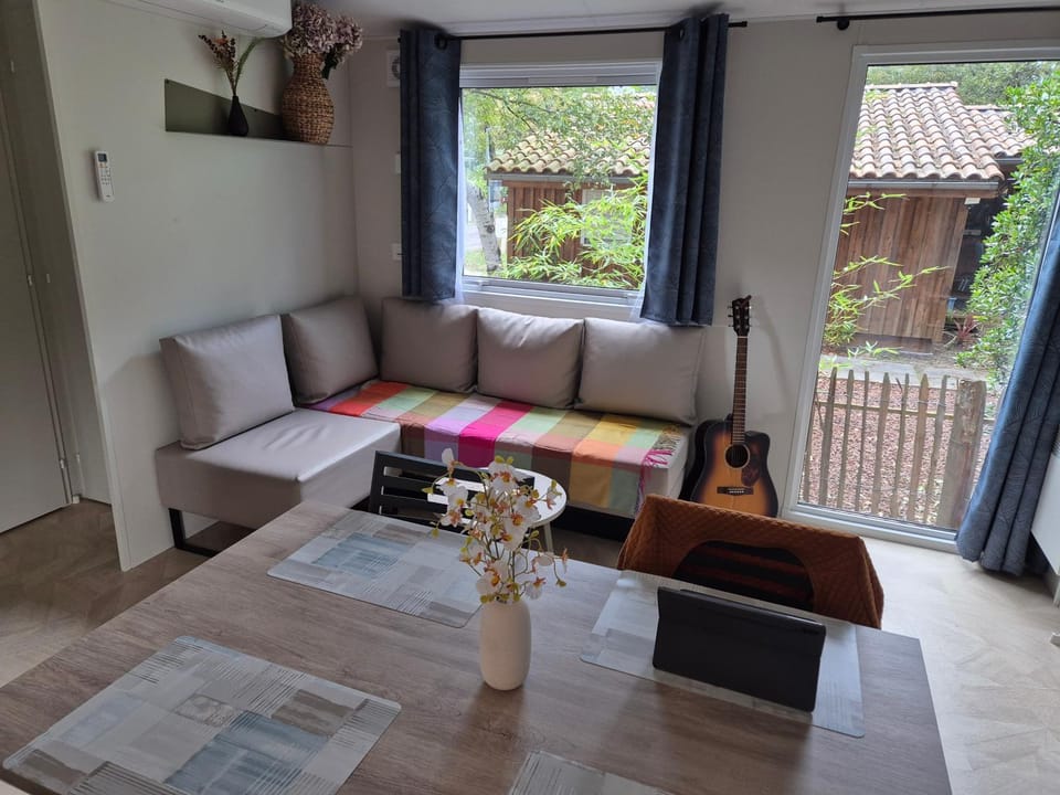 Cottage Les 2 Chardon Campground/ 
RV Resort in Gujan-Mestras