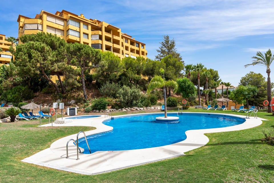 Property building, Day, Natural landscape, Garden, Garden view, Pool view, Swimming pool, Swimming pool, sunbed