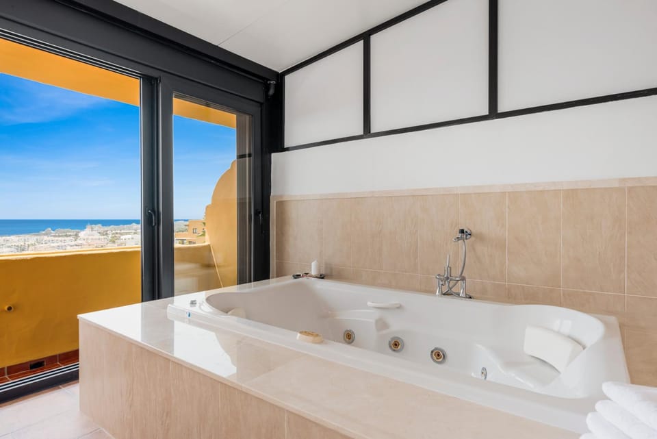 Natural landscape, Hot Tub, Bathroom, Sea view, Bath