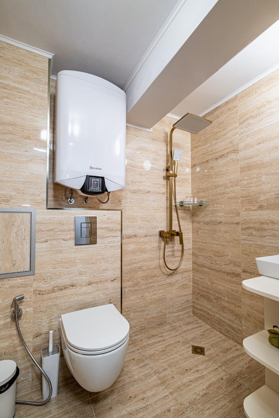 Shower, Toilet