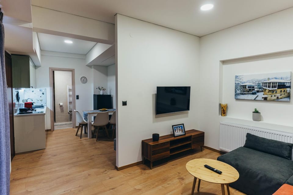 TV and multimedia, Kitchen or kitchenette, Living room, Seating area