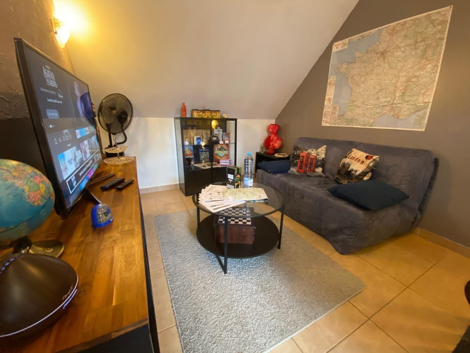 Communal lounge/ TV room, TV and multimedia, Living room, Seating area