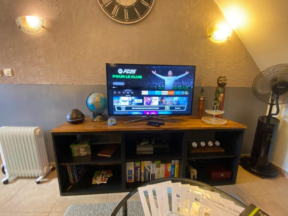Communal lounge/ TV room, TV and multimedia, internet