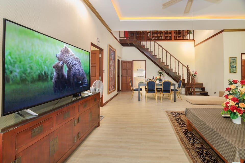 Communal lounge/ TV room, TV and multimedia, Living room, Seating area