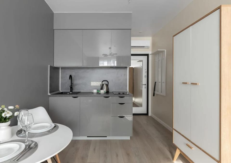 Kitchen or kitchenette, Dining area, stove