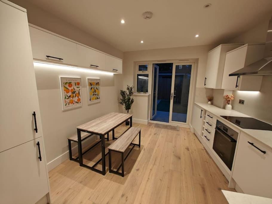 Luxury 1-Bed Flat in Acton Apartment in London Borough of Ealing