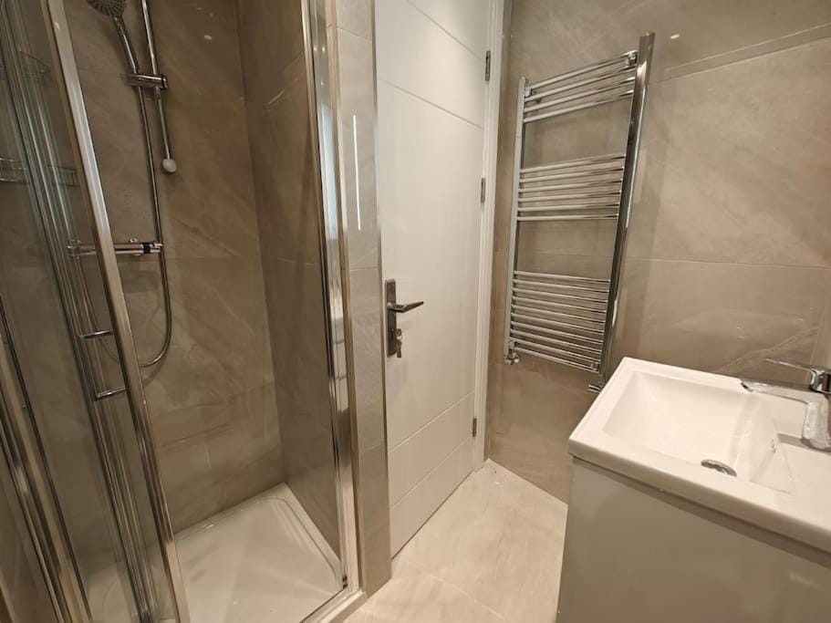 Luxury 1-Bed Flat in Acton Apartment in London Borough of Ealing