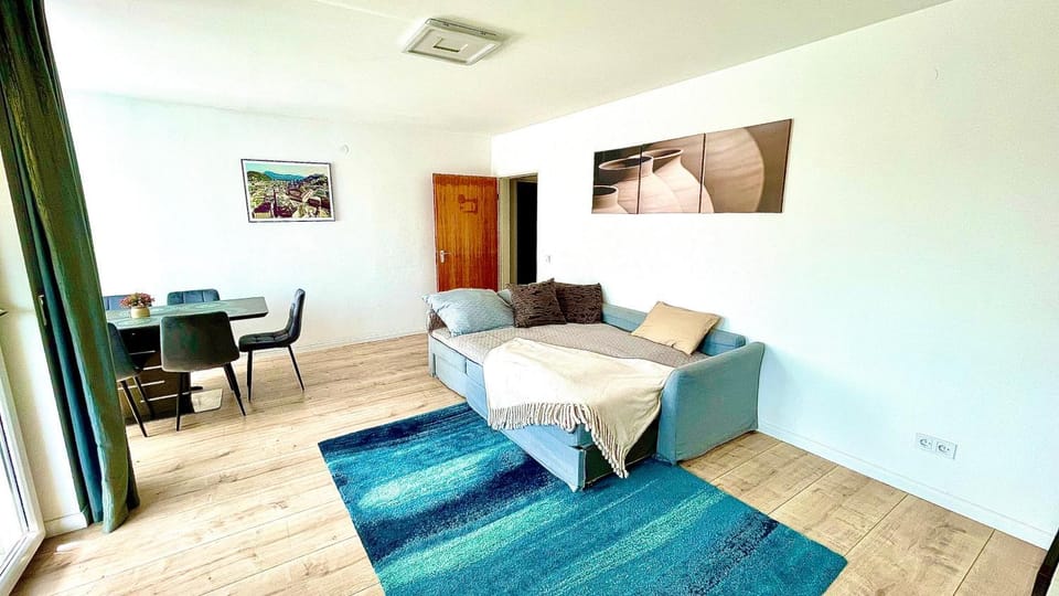 Bed, Living room, Seating area, Dining area, Bedroom