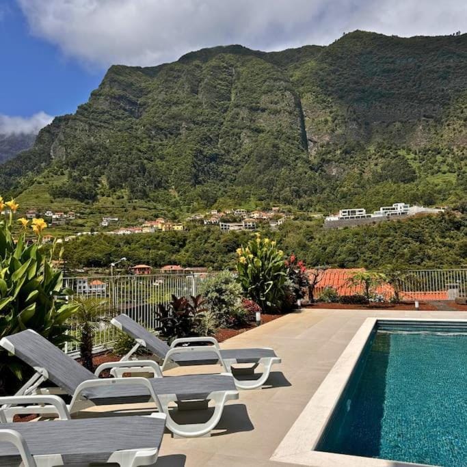 Day, Natural landscape, Mountain view, Pool view, Swimming pool, sunbed
