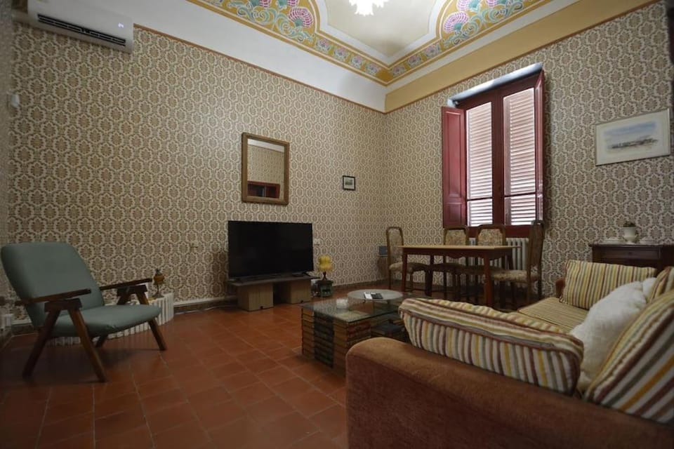 TV and multimedia, Living room, Seating area