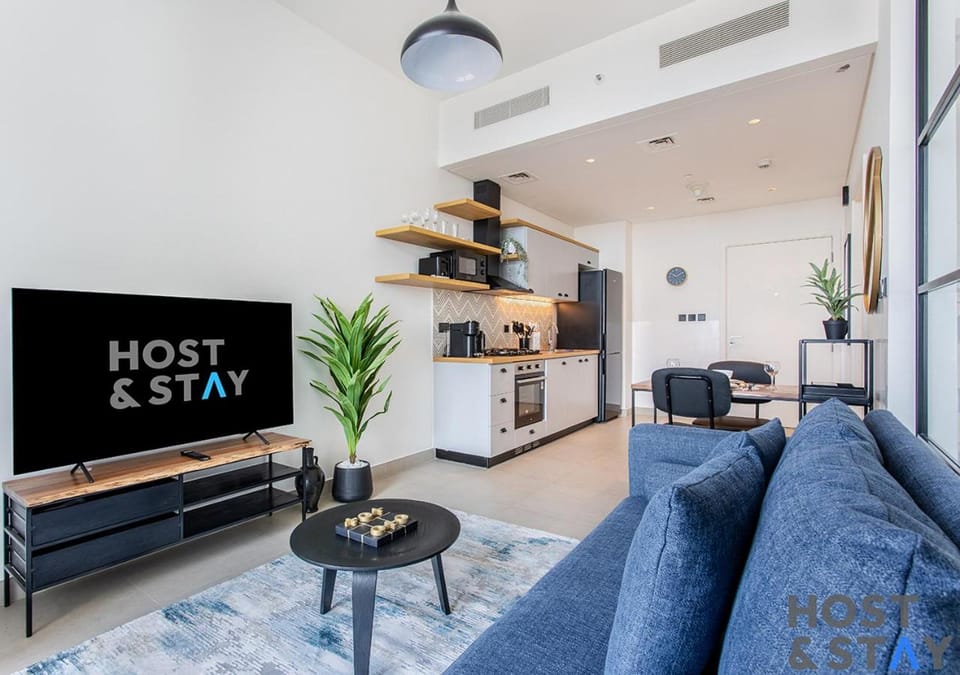 Kitchen or kitchenette, Living room, Seating area
