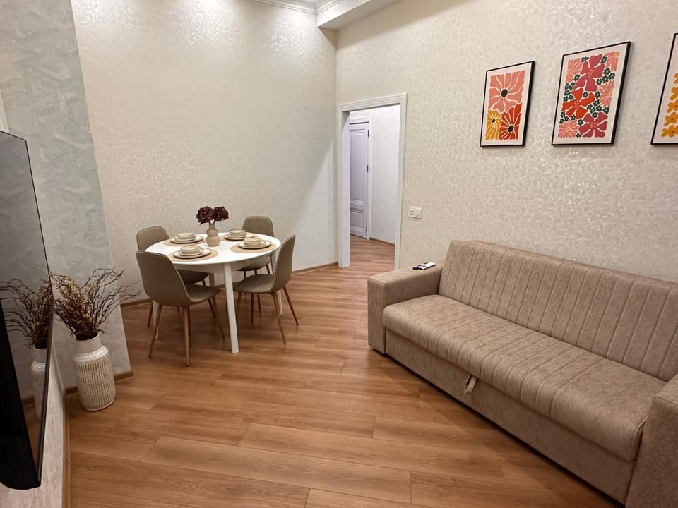 Living room, Seating area, Dining area