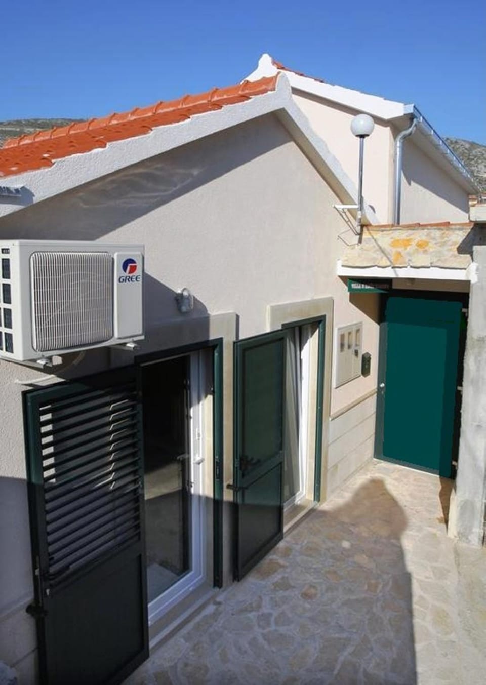 Facade/entrance
