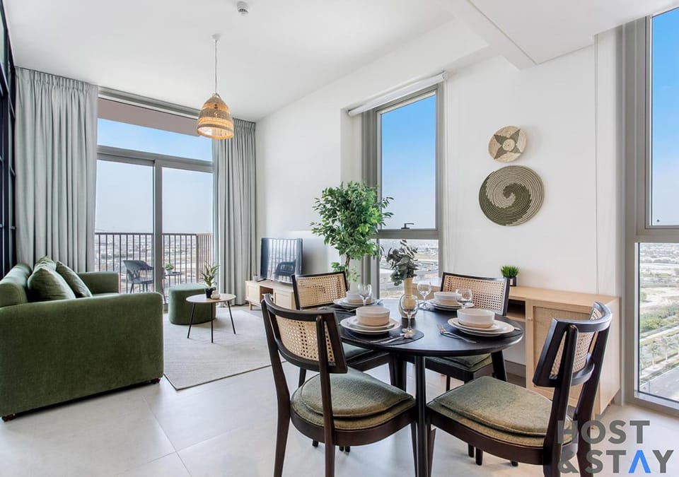 View (from property/room), Balcony/Terrace, Living room, Seating area, Dining area
