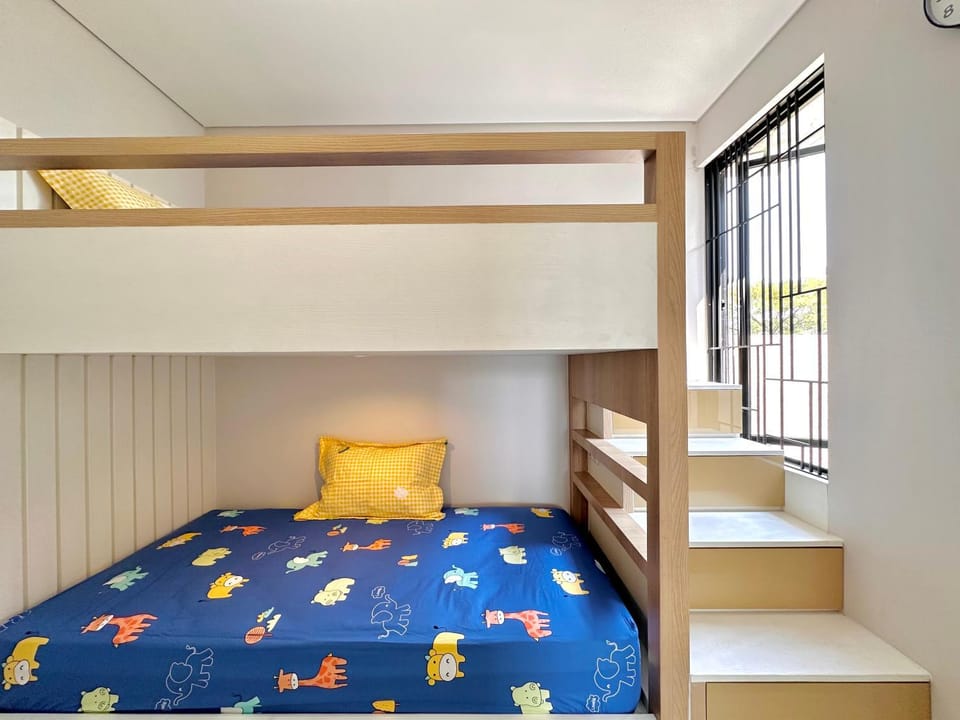 Bed, Photo of the whole room, Bedroom, bunk bed