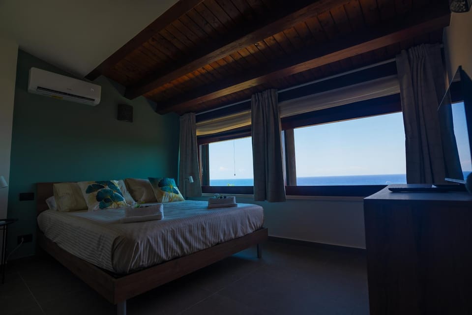 Bed, Natural landscape, Photo of the whole room, Bedroom, air conditioner