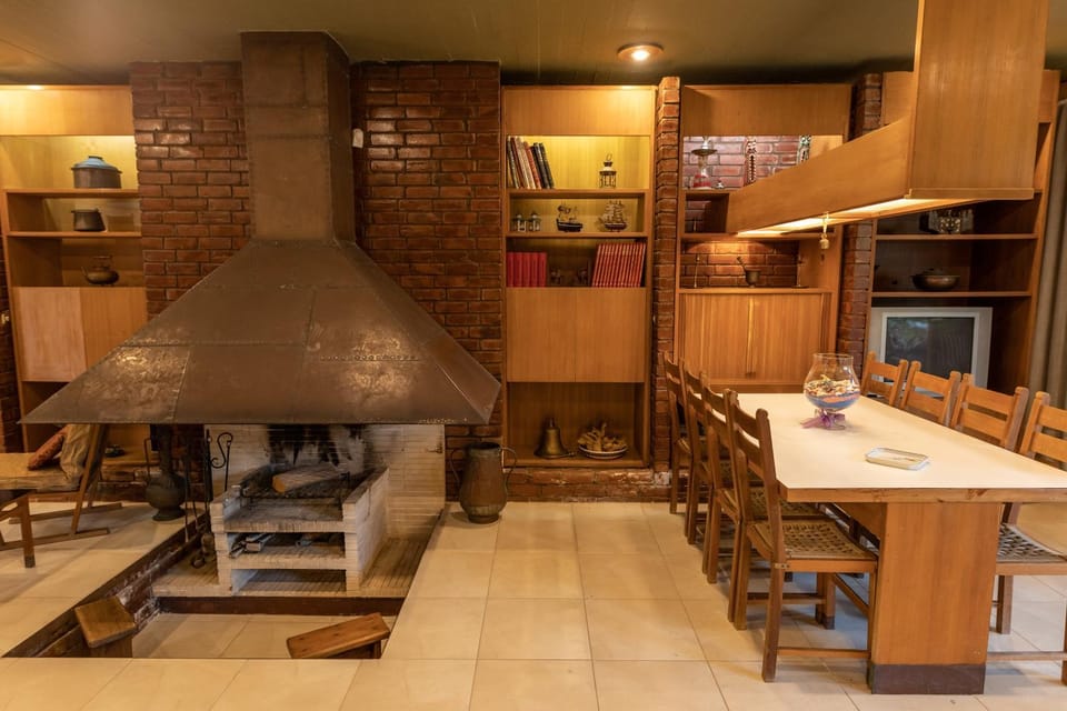Dining area, fireplace, fireplace