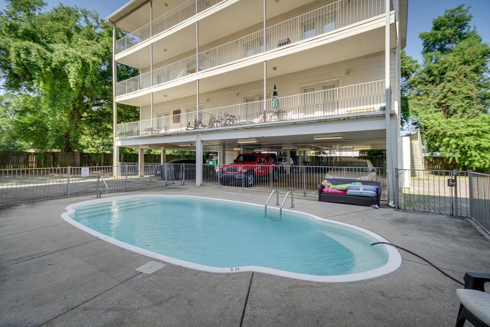 Biloxi Condo w/ Community Pool ~ Half-Mi to Beach! House in Biloxi
