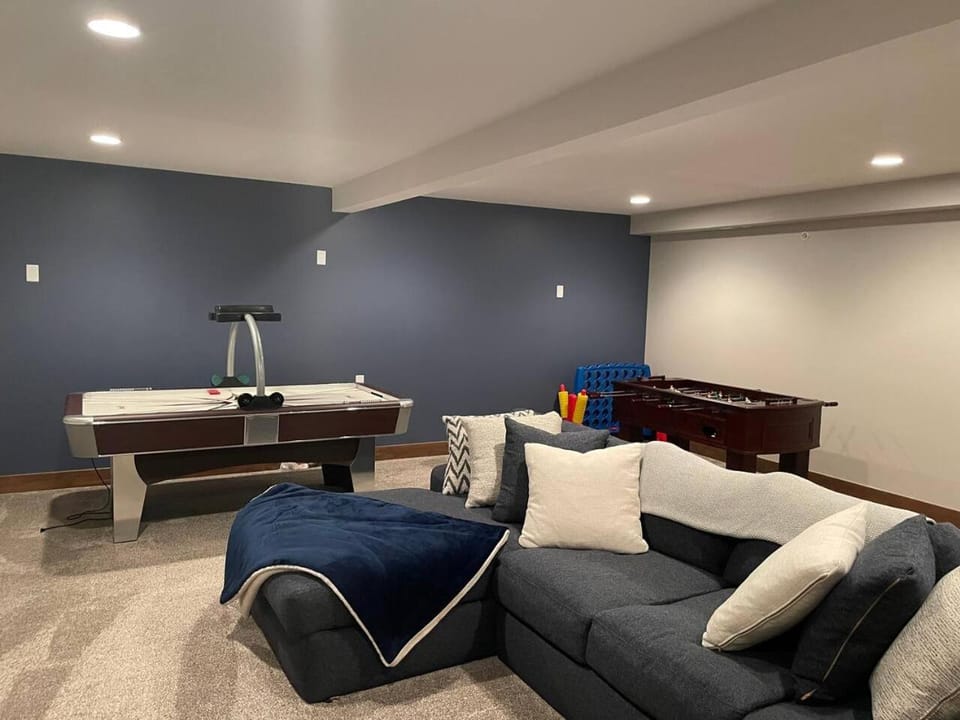 Game Room, Seating area