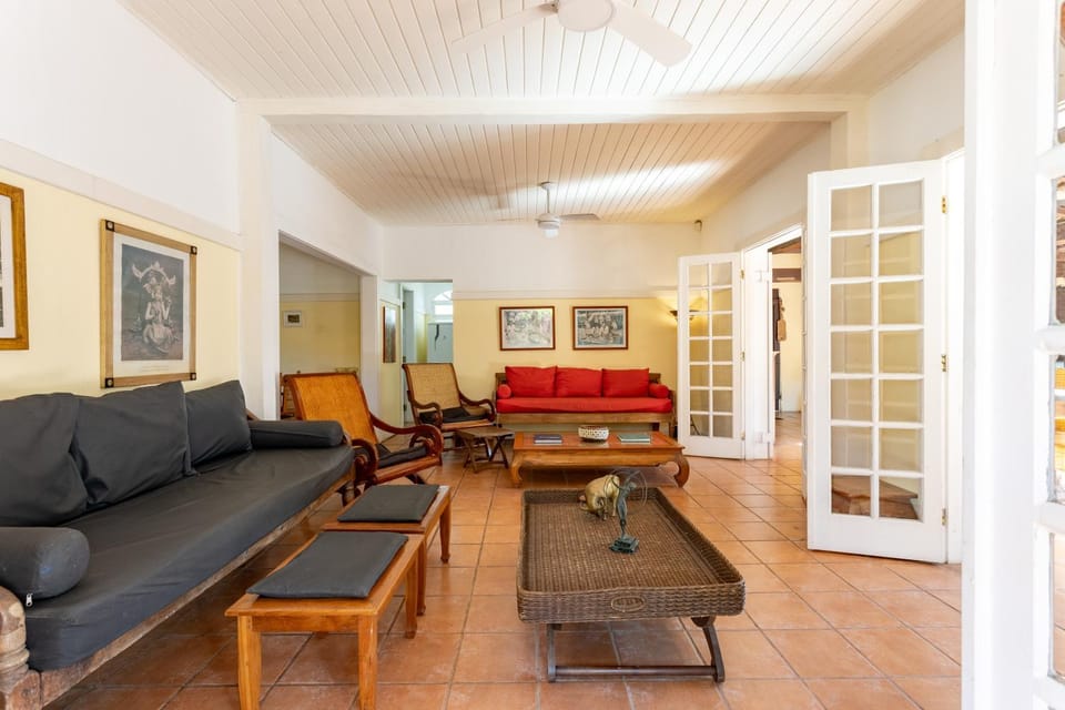 Casa Balinesa com Piscina e Serviços, Apenas 50m da Praia! House in Ilhabela