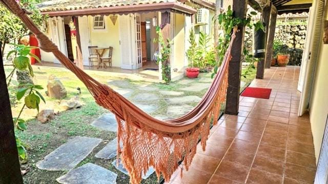 Casa Balinesa com Piscina e Serviços, Apenas 50m da Praia! House in Ilhabela