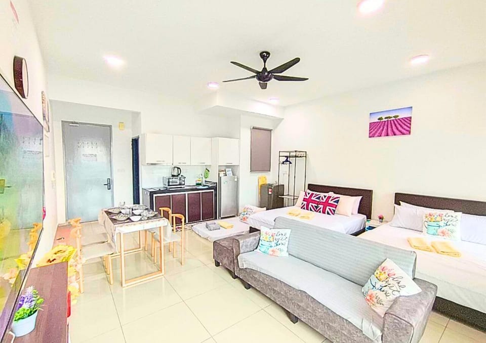 Bed, Living room, Photo of the whole room, Seating area, Dining area, Bedroom