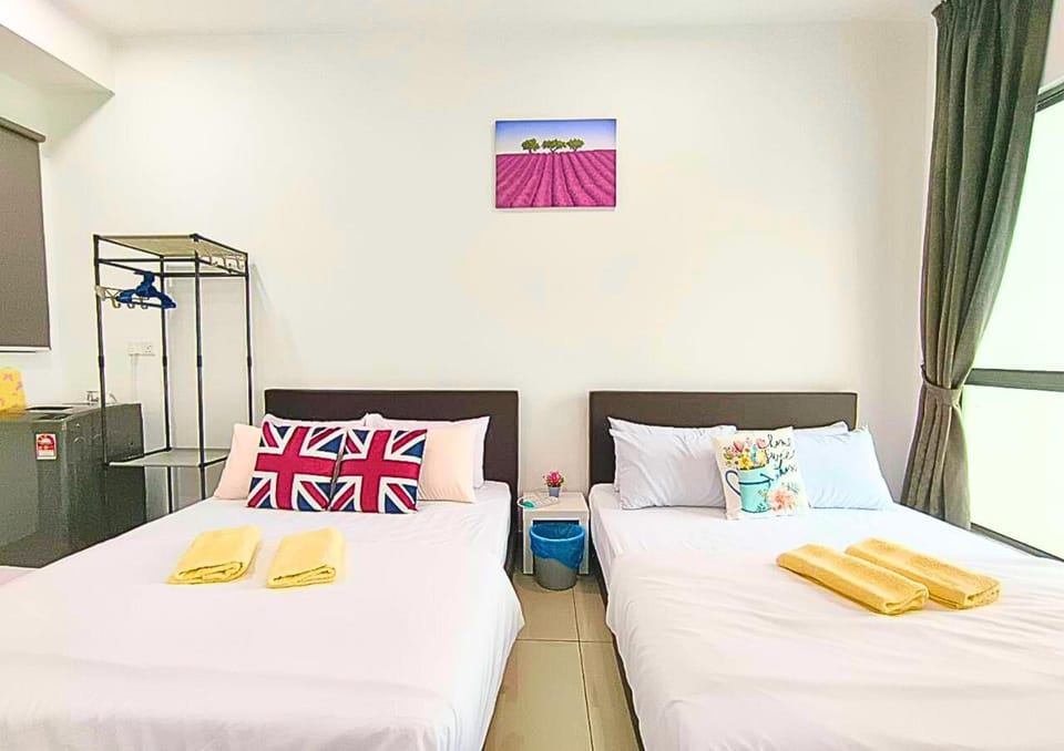 Bed, Photo of the whole room, Bedroom, towels